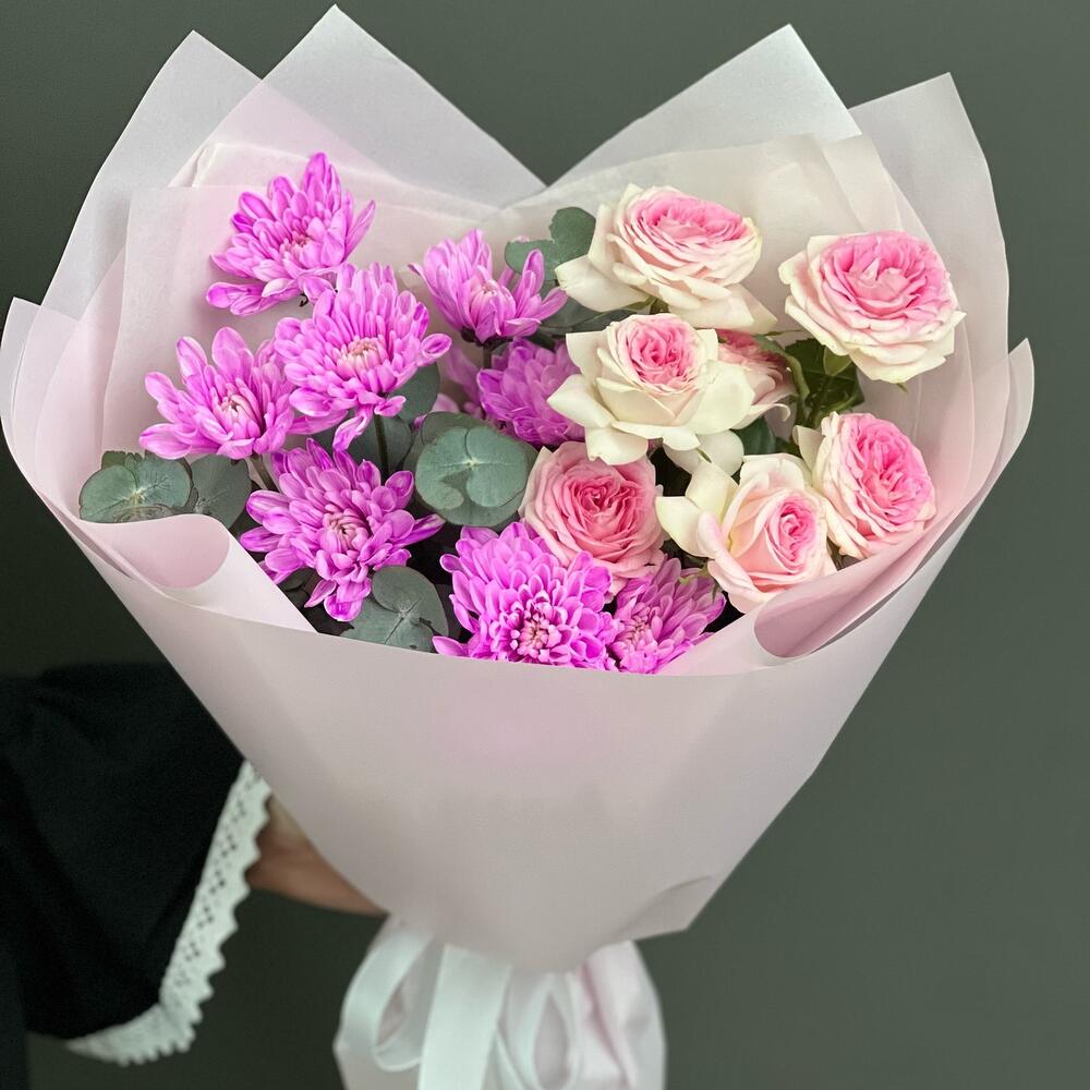 https://content2.flowwow-images.com/data/flowers/1000x1000/68/1675942712_86928668.jpg